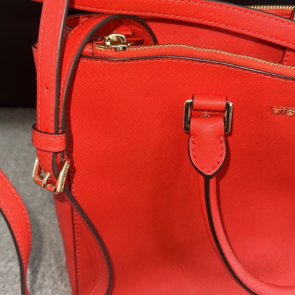 Beautiful well maintained Michael Kors handbag with strap - Picture 12 of 12